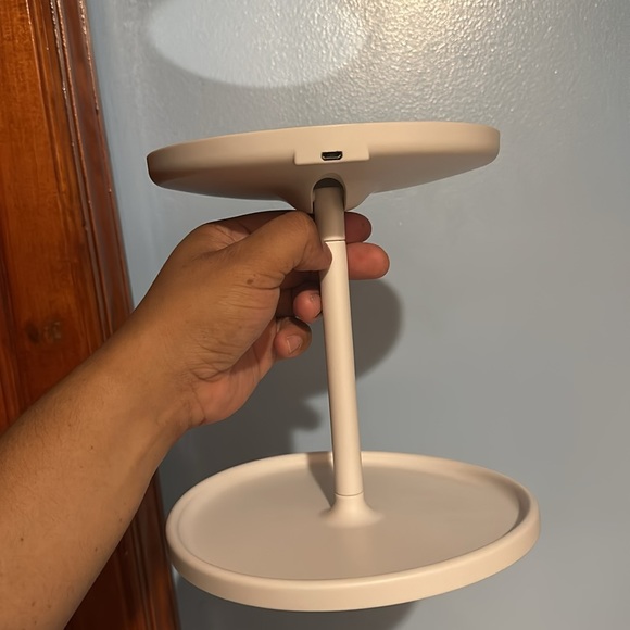 Adjustable LED Mirror Stand - Picture 3 of 8